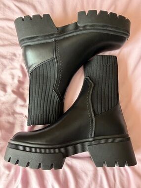 Simmi London Chelsea boots
